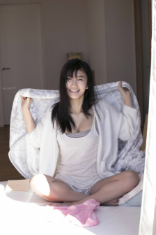 双乳被四个男人吃奶